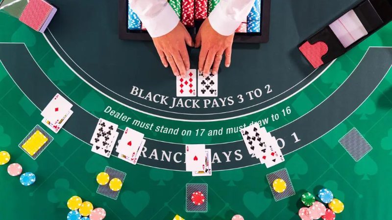 Cần hiểu về quy luật rút thêm bài Blackjack là gì